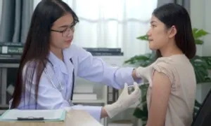 Mẹ cho con bú có được tiêm vaccine sởi?