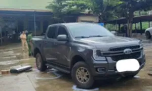 Ôtô tông chết bé gái lớp 2 trong sân trường Ôtô tông chết bé gái lớp 2 trong sân trường