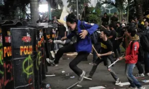 Một tuần Indonesia chìm trong hỗn loạn vì biểu tình Một tuần Indonesia chìm trong hỗn loạn vì biểu tình